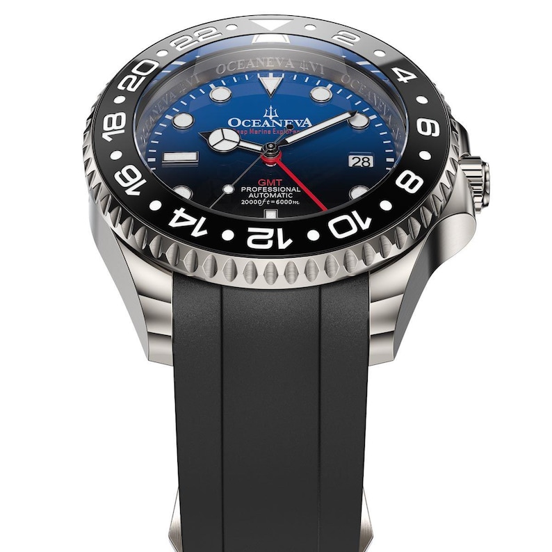 K&ouml;nnte beinhalten: Edelstahl Oceaneva GMT Professional Automatic Uhr mit schwarzer L&uuml;nette und blauem Zifferblatt. Schwarzes Kautschukarmband. Datumsanzeige. Wasserdicht bis 200m. Das Zifferblatt zeigt den Text "Oceaneva".