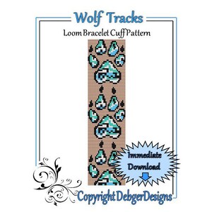 Pode incluir: Padrão de bracelete de tear Wolf Tracks, um padrão de download digital para um bracelete de contas com um padrão repetido de pegadas de lobo em azul e branco sobre um fundo castanho. O padrão está disponível para download imediato.