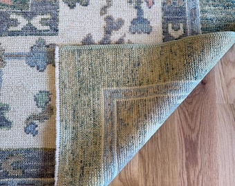 Tappeto Oushak verde tenue, annodato a mano in lana, con motivo floreale vintage, per soggiorno e camera da letto, disponibile nelle misure 6x9, 8x10, 9x12 e su misura.