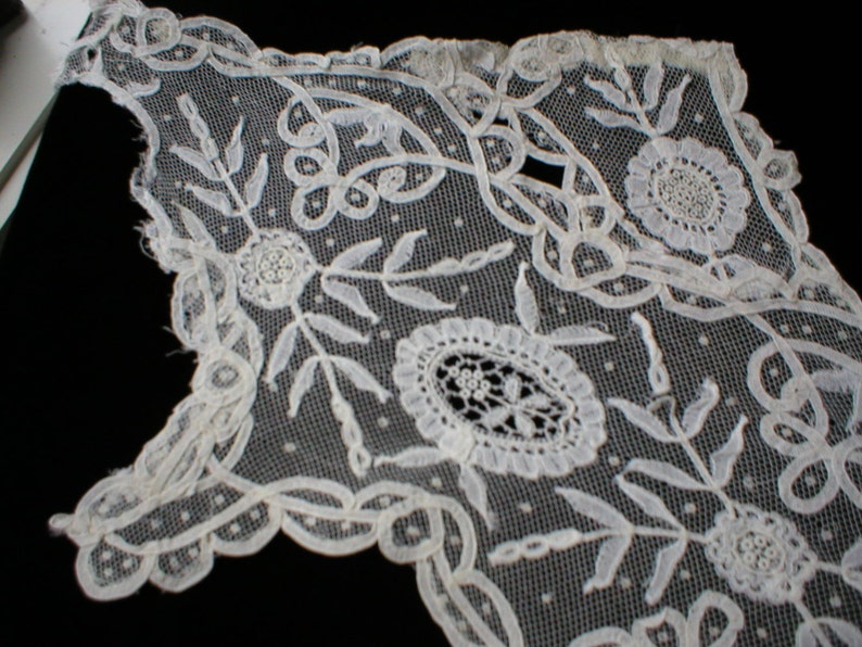 Antique Bobbin Lace Collar and Cuffs ~ Lace Medallions~ Mid 19th Century