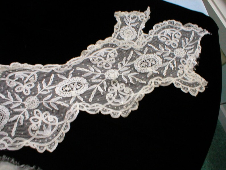 Antique Bobbin Lace Collar and Cuffs ~ Lace Medallions~ Mid 19th Century
