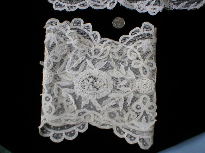 Antique Bobbin Lace Collar and Cuffs ~ Lace Medallions~ Mid 19th Century