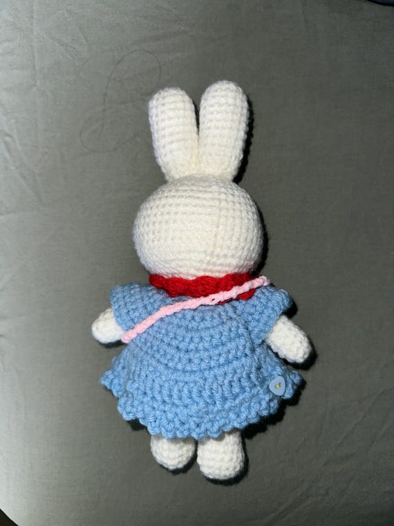 カスタムハンドメイドかぎ針編みミッフィー – 愛らしい編みぐるみ