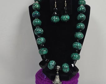 Set met dikke malachiet jaspis zwarte onyx statement hanger ketting en oorbellen NIEUW