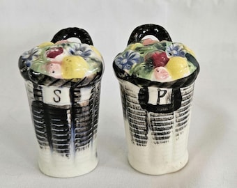 Vintage salt&pepper shakers shaped like ceramic baskets. Made in Japan 1960's.