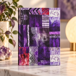 Paars patchwork kunstenaarsdagboek met lijnen, blanco notitieboek, abstract creatief kunstboek, schrijfboek voor aantekeningen en schetsen, kunstenaarscadeau, uniek cadeau voor vrouwen