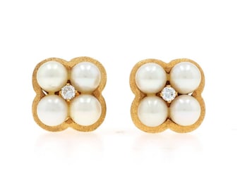 Brincos de Ouro Amarelo com Pérolas Akoya e Diamantes em Formato de Flor - 18k 0,10ctw (Totalmente em Ouro Amarelo)