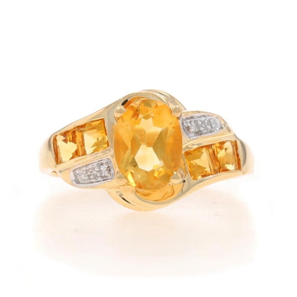 Anillo de oro amarillo con citrino y diamantes engastados - Ovalado de 10k