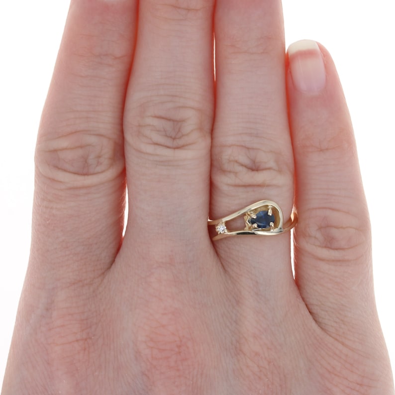 14k Pear Cut .37ctw Yellow Gold Sapphire /& Diamond Bypass Ring