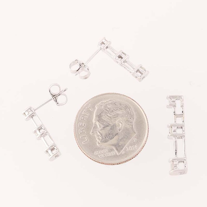 10k Gold Round Brilliant Cut Pierced .25ctw Diamond Journey Earrings /& Pendant