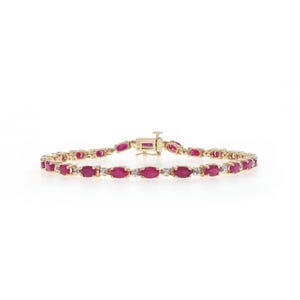 Pulseira de ouro amarelo com rubis e diamantes, 17,8 cm (7") - Diamante oval de 9,52 ct (total) em ouro 14k.