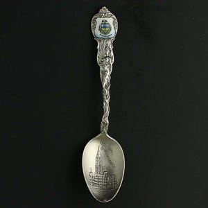 Philadelphia Pennsylvania Souvenir Spoon Sterling Silver City Hall Enamel Figure