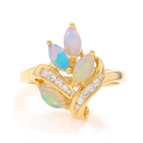 Anillo de cóctel de oro amarillo con ópalo y diamantes en racimo - Cabujón marquesa de 18k, 0,52 ct.