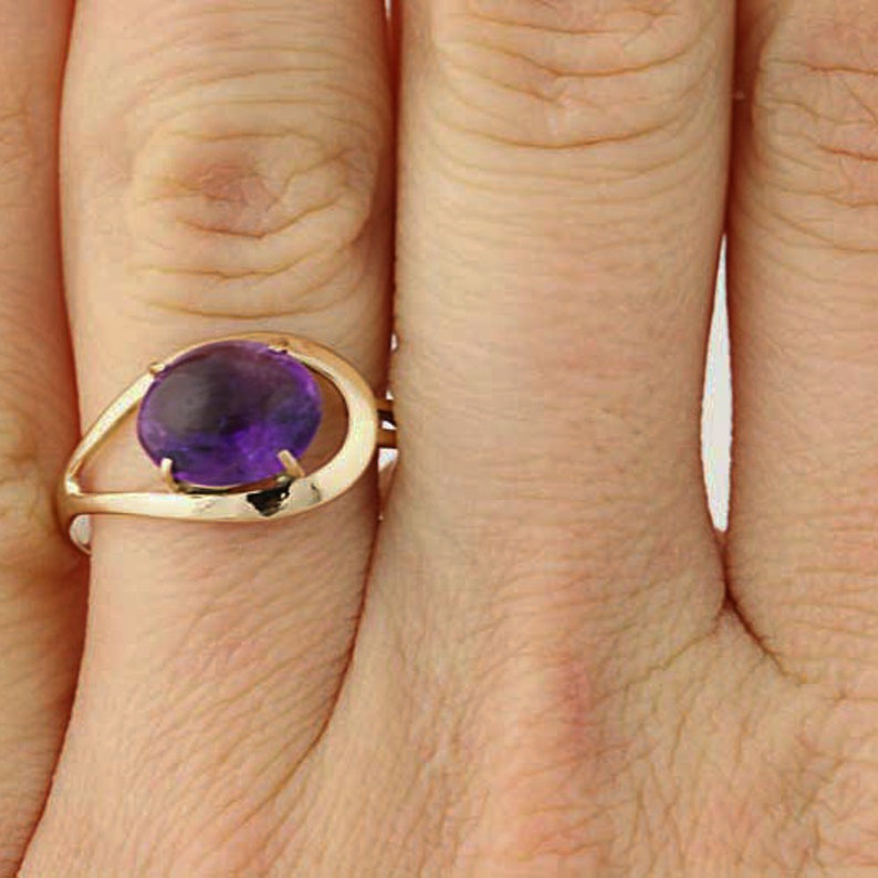 14k Yellow Gold Solitaire 1.80ct Oval Cabochon Cut Amethyst Ring