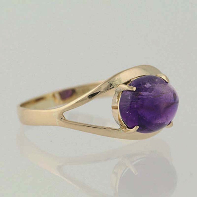 14k Yellow Gold Solitaire 1.80ct Oval Cabochon Cut Amethyst Ring