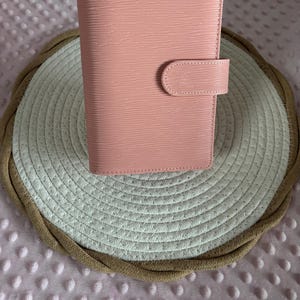 A6 Binders met ribbel patroon en gouden ringband