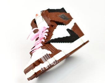 Modelo de zapatillas personalizadas con bloques de construcción inspirados en Travis Scott (kit de bricolaje)