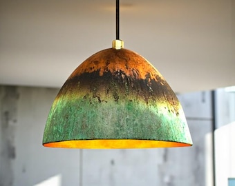 Lámpara colgante de cobre con pátina verde hecha a mano: iluminación rústica de cocina martillada