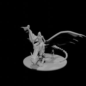 Peut inclure: Figurine grise représentant un dragon avec un cavalier et une figure squelettique. Le dragon a de grandes ailes et se tient sur une base circulaire. Le cavalier porte une cape à capuche.