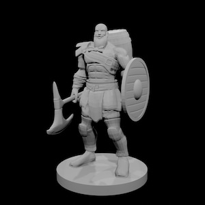以下が含まれることがあります： 筋肉質な戦士の灰色の3Dプリントフィギュア。このフィギュアは、背中に樽、盾、斧を備えています。戦士は円形の台座の上に立っており、鎧と衣服の細部までこだわったデザインが施されています。