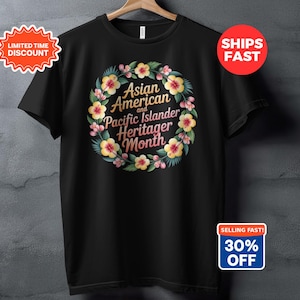 Puede incluir: Camiseta negra con un diseño de corona floral y el texto "Asian American and Pacific Islander Heritage Month". La corona presenta flores amarillas y rosas. Incluye insignias de "Limited Time Discount" y "Ships Fast".