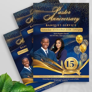 Puede incluir: Tres folletos para el aniversario del pastor, con un diseño azul marino y dorado. Los folletos incluyen una foto de un hombre y una mujer, globos dorados y el texto "15º Aniversario". El texto dice "Banquet-Service" y "Sábado 17 de octubre de 2028".