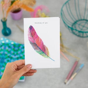 Denken an Sie Karte, Regenbogenfeder Karte, In unseren Gedanken, LT009