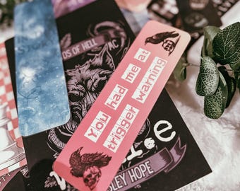 Marcapáginas holográfico "You Had Me At Trigger Warning" - Regalo para amantes del romance oscuro
