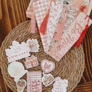 Valentinstag Lesezeichen & Aufkleber - Rosa, Floral, kariert, Bücherstapel-Lesezeichen - Geschenk für Buchliebhaber