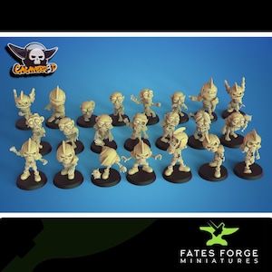 Pode incluir: Uma coleção de miniaturas bege de personagens esqueléticos, cada uma montada em uma base preta. As figuras variam em pose e design, algumas usando capacetes. O logotipo "CALAVERAS 3D" é visível no canto superior esquerdo e "FATES FORGE MINIATURES" no inferior direito.