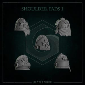 Puede incluir: Cinco hombreras grises con diseños de cruces se muestran sobre un fondo verde oscuro. El texto "SHOULDER PADS 1" está en la parte superior y "GREYTIDE STUDIO" en la inferior. Las hombreras son probablemente para una miniatura o modelo.