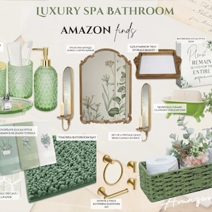 Puede incluir: Una colección de accesorios de baño en tonos verdes y dorados, que incluye un juego de baño de vidrio, un espejo, una cesta de almacenamiento y una alfombra de baño verde. La imagen también presenta un letrero que dice "Por favor, permanezca sentado durante toda la función."