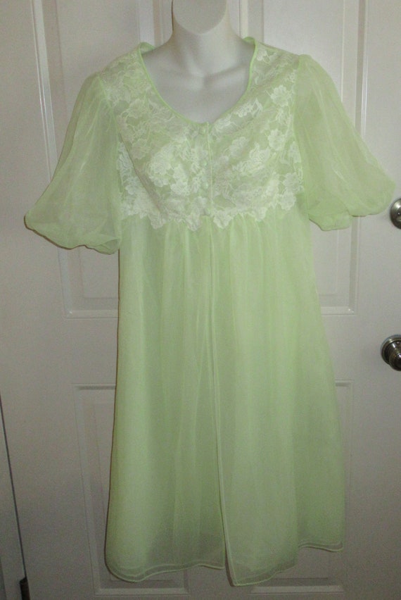 Vintage 60's Vanity Fair Robe Gown Peignoir Set Y… - image 2