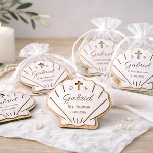 名入れ可能な木製貝殻の記念品、洗礼記念マグネット、宗教的なお祝いの贈り物