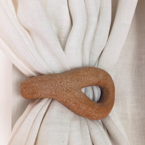 Embrasse rideaux torsadée murale en céramique artisanale décorative