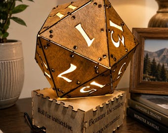 Customizable D20 Lamp: Dungeon Decor