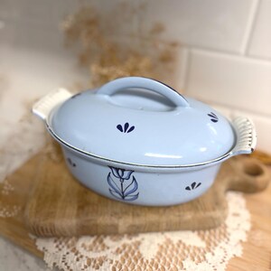 Vintage Dutch Enamel Covered Casserole Dish, Made in Holland Blue Tulip Enamelware, Mid Century Cottage Kitchen Decor, Small Oval Roaster