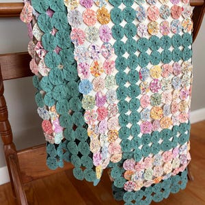 Vintage Yo Yo Quilt: Feedsack Floral Patchwork Bedspread (78x90)