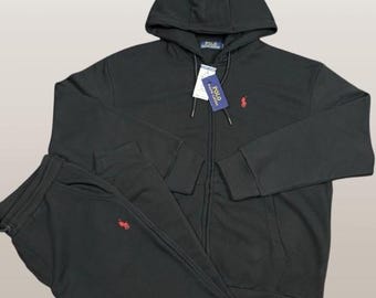 Conjunto deportivo Polo Ralph Lauren / Sudadera con capucha y cremallera completa con logo rojo jaspeado en negro y rojo.