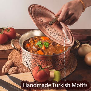 Hamrad koppargryta med lock: Turkiskt köksredskap