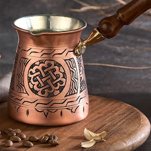 Handgjord turkisk kaffekanna i koppar Cezve: Vintage arabisk espressomaskin