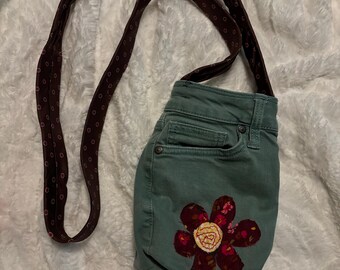 Red Daisy Upcycled Pocket Purse Green Crossbody or Shoulder Bag Handmade