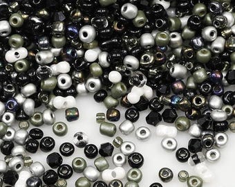 1200pcs Mixed Black & White 4mm Glass Seed Beads for DIY Jewelry Crafts