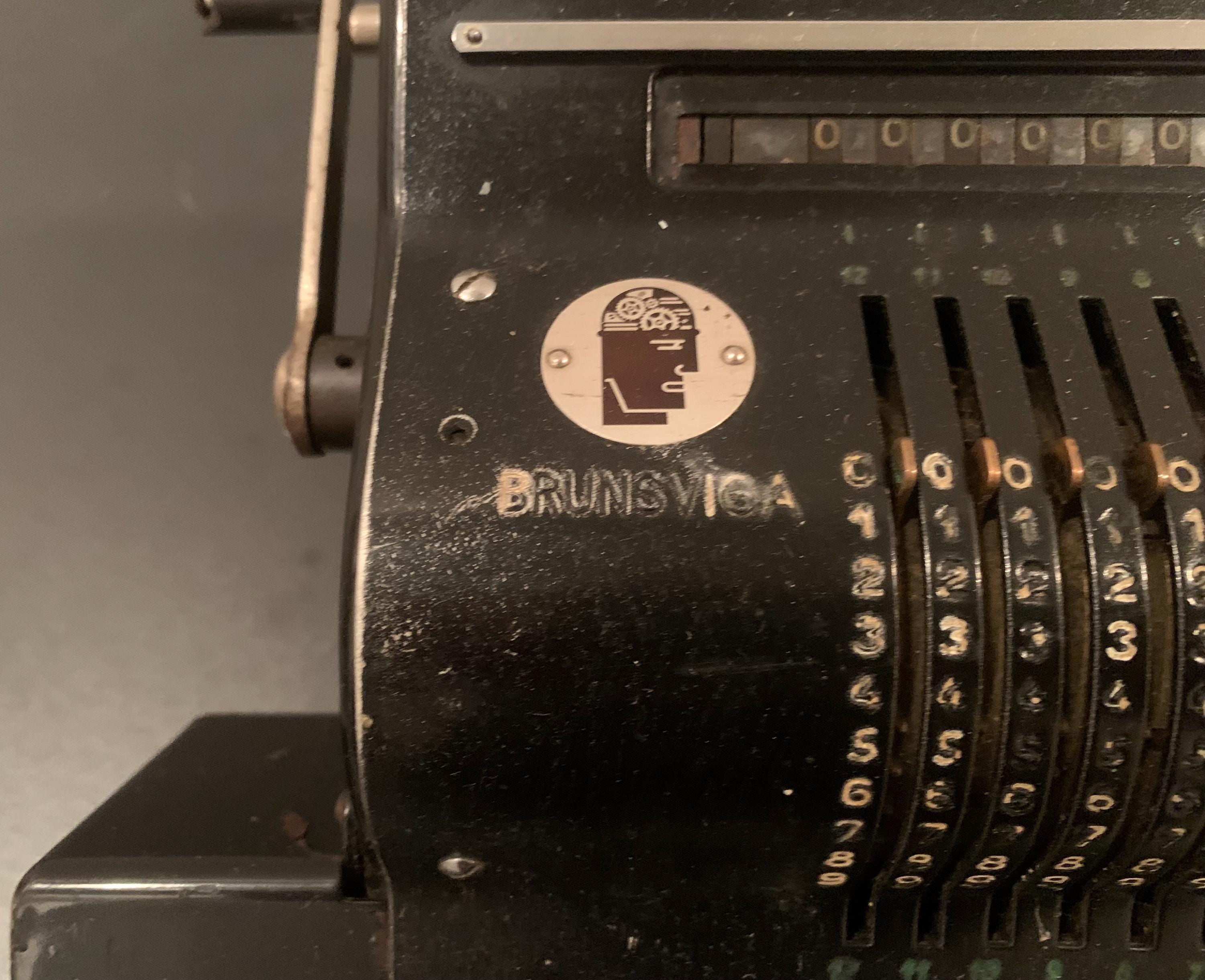 Machine à calculer mecanique Allemande BRUNSVIGA