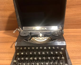 Vintage Portable Typewriter 1940s Black Gloss with Case – Elegant Retro Decor