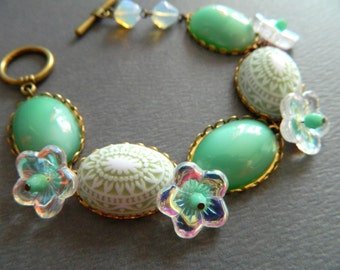 Mint Green Bracelet, Pastel Green Bracelet, Shabby Chic Bracelet, Vintage Jewelry, Flower Bracelet, Retro Jewelry, Floral Garden Bracelet