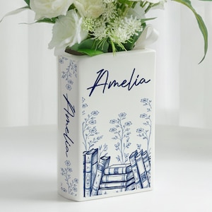 Personalisierte Büchervase, individuelles Namensgeschenk, Büchervase aus Keramik, Blumentopf für Bücherregal, Leseraum Blumentopf, Buchvase aus Keramik