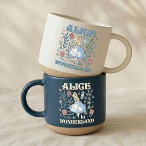 Alice i Underlandet-mugg, Light Academia-mugg, läsmugg, Alice i Underlandet, keramikmugg med boktema, Alice-kaffemugg