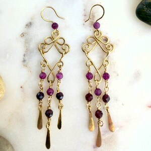 Boucles d'oreilles lustre rubis et grenat en laiton de joaillier