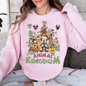 Disney Micky und Freunde Animal Kingdom Weihnachtshelles Shirt, Der Löwenkönig Hakuna Matata Weihnachtst-stück, Disney Safari-Modus Walt Disney World Trip Bild 5